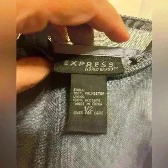 Express World brand size 1/2 woman's dress. Thin straps, 3 layers.
Zip back > - Picture 5 of 12